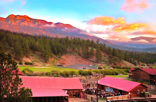 This Colorado Guest Ranch Offers an Authentic Cowboy Getaway Without Sacrificing Any Luxury