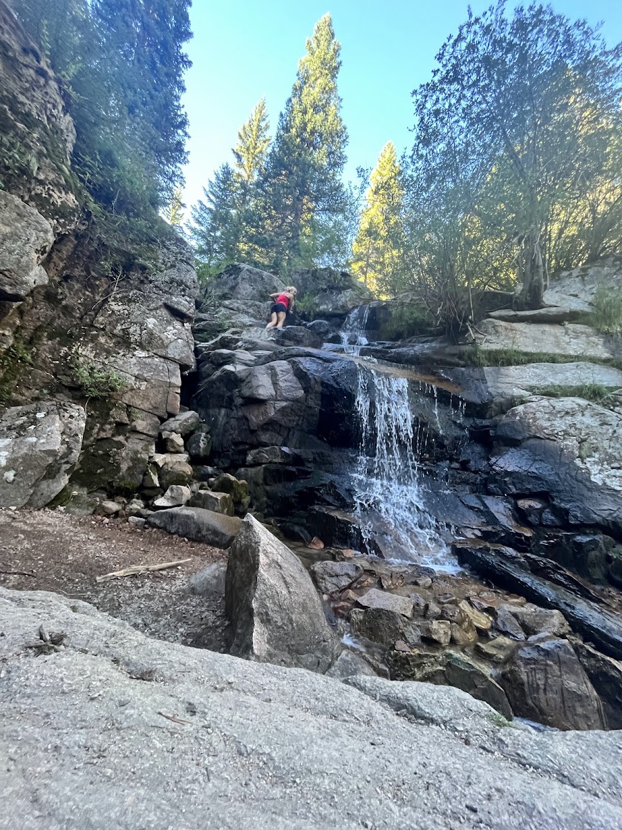 Maxwell Falls Trailhead