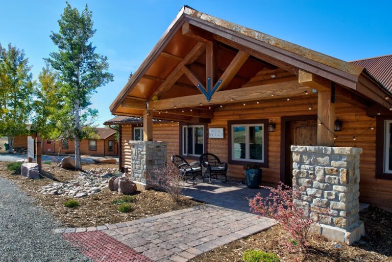 This Tucked-Away Colorado Lodge Puts the Mountains and the River Right at Your Doorstep